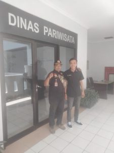 Awak media kami bersama staf dinas pariwisata 