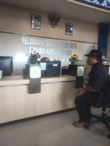 Awak media mendatangi kantor PTSP.